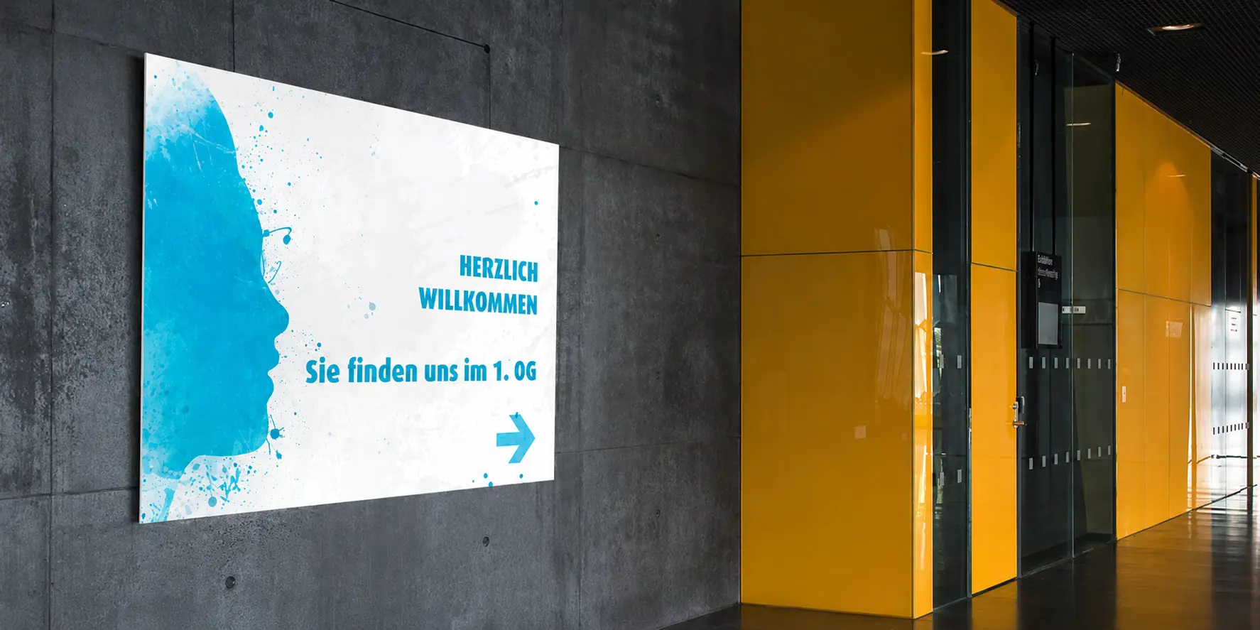 Individuelle Werbeschilder für einen Firmeneingang